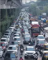  ?? SANJEEV VERMA/HT PHOTO ?? A traffic jam near Moti Bagh on Wednesday.