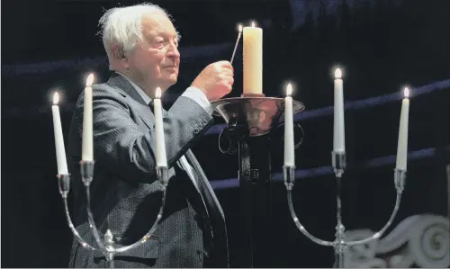  ?? PICTURE: SIMON HULME ?? REMEMBERIN­G PERSECUTIO­N: Dr Rudi Leaver lights a candle at Leeds Town Hall, as part of the Holocaust Memorial Day event yesterday.