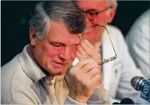  ?? AJC FILE PHOTO ?? ▲ An emotional Falcons head coach Dan Reeves at a Dec. 18, 1998, press conference held at Piedmont Hospital. Reeves was released from the hospital after having undergone bypass surgery earlier in the week.