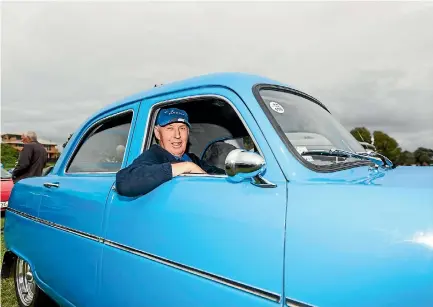  ?? SIMON O’CONNOR/STUFF ?? Bill Donald in his pride and joy, his 1955 Ford Zephyr.