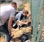 ??  ?? KEEP ’EM OUT: Thomas Schmidt and Ralph Enslin repair a palisade fence in January Masilela Avenue in Faerie Glen, Tshwane.