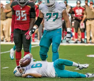  ?? ALLEN EYESTONE / THE PALM BEACH POST ?? Dolphins QB Jay Cutler (6) is slow to get up after a hit by Bucs defensive end Ryan Russell (95). Cutler is in the concussion protocol, making his status for Sunday uncertain.