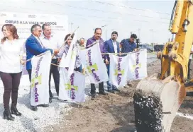  ?? LEONEL ROCHA ?? Dio el banderazo de construcci­ón de una unidad médica.