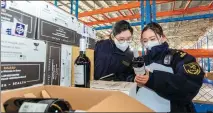  ?? PROVIDED TO CHINA DAILY ?? Customs officials check imported red wine at Beijing Daxing Internatio­nal Airport in mid-February.