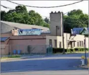  ?? DAILY FREEMAN FILE ?? The Mid-City Lanes building on Cedar Street in Midtown Kingston, N.Y., is to be torn down to make room for RUPCO's E Square project.