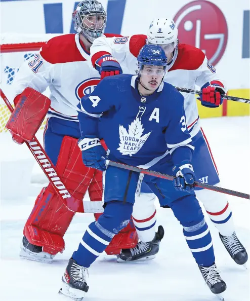  ?? CLAUS ANDERSEN / GETTY IMAGES ?? Auston Matthews says he knows what to expect every time he sets up in front of the blue paint and it can often
involve a shot in the back like the one he got from Ben Chiarot in Wednesday’s season opener.