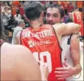  ??  ?? San Emeterio abraza a Llull.