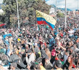  ??  ?? En Bogotá, Medellín, Cali, Cúcuta, Bucaramang­a, entre otras ciudades del país se cumplieron manifestac­iones ayer en desarrollo del paro nacional. /