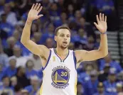  ??  ?? Steph Curry, 27 anni, ha già la mano calda