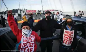  ?? ?? People on the Bay Bridge in San Francisco, California, protest in support of Palestinia­ns in Gaza, on Thursday. Photograph: Bay Resistance/Reuters