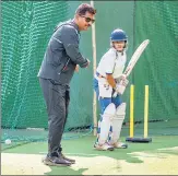  ?? SATISH BATE / HT PHOTO ?? A young girl gets batting tips from coach Ivan Rodrigues, father of Jemimah Rodrigues, in Mumbai.