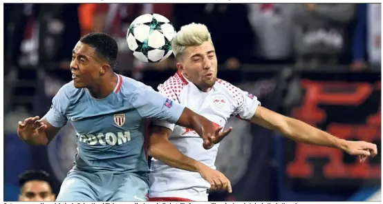  ?? (Phot o AFP) ?? Buteur en première période, le Belge Youri Tielemans a livré une belle bataille face au milieu slovène de Leipzig Kevin Kampl.