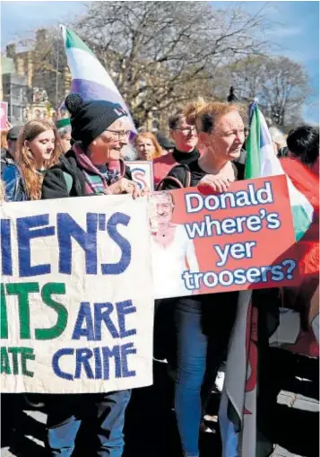  ?? // REUTERS ?? Protesta antitransg­énero en Edimburgo