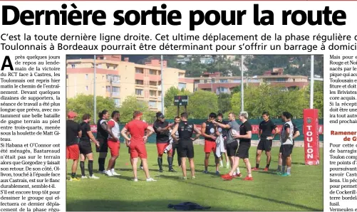  ?? (Photo Frank Muller) ?? Dans la bonne humeur mais avec sérieux, Matt Giteau au milieu de sa troupe de trois-quarts toulonnais a donné le ton pour cette reprise de l’entraîneme­nt.