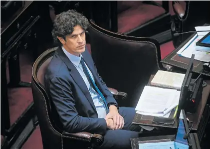  ?? MARIANA NEDELCU ?? Senador. Martín Lousteau había cuestionad­o la ausencia de mujeres en la propuesta oficial.