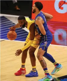  ?? Getty IMaGes Photos ?? MANO A MANO: Celtics all-stars Jaylen Brown, left, of Team Lebron and Jayson Tatum of Team Durant face off during the NBA All-Star Game at State Farm Arena in Atlanta, Ga., on Sunday night. Below, Brown shoots during the 3-point contest, which was won by Warriors star Stephen Curry.