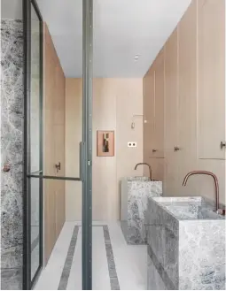  ??  ?? MASTER EN SUITE
Marble free-standing basins and the shower recess are the well-deserved focal points of the relatively narrow yet perfectly functional space.
The basins are a custom design by Estudio Mar’a Santos, made with a Greek marble selected by María from the quarry, as is the flooring