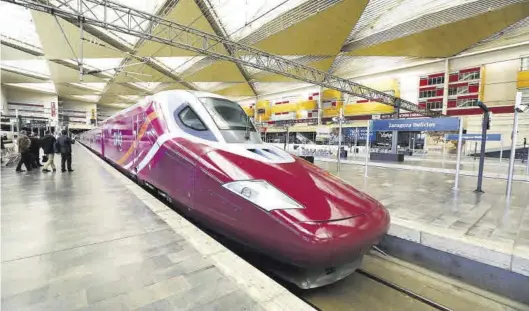  ?? JAIME GALINDO ?? El primer convoy del nuevo servicio Avlo llegó ayer a la Estación Zaragoza-Delicias en un viaje de prueba.