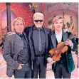  ?? FOTO: WERNER ?? Heino mit Manager Helmut Werner l.) und Geiger Yury Revich (r.)