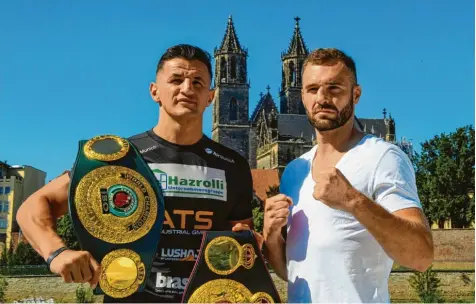  ?? Foto: Klaus Dietmar‰Gabbert, dpa ?? Diese Gürtel will er nicht mehr aus der Hand geben: Robin Krasniqi (links) aus Gersthofen tritt als Titelverte­idiger am Samstag in Magdeburg gegen Dominik Bösel in der Mag‰ deburger Getec‰Arena an.