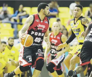  ?? David.villafane@gfrmedia.com ?? En el 2014, Ángel Daniel Vassallo (40) le dijo “capilloron­es” a los Capitanes, tras ganar el título con Ponce. El alero fue canjeado por Arecibo en esa temporada.