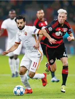  ?? GETTY IMAGES ?? Mohamed Salah e alle sue spalle Kevin Kampl durante la sfida di Leverkusen