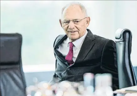  ?? CLEMENS BILAN / EFE ?? Wolfgang Schäuble, ministro alemán de Finanzas, en el Consejo de Ministros, ayer