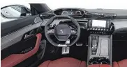  ??  ?? Das i-Cockpit mit dem kleinen, tiefer gesetzten Lenkrad und den darüberlie­genden Armaturen zieht jetzt auch in der Limousine des Hauses ein