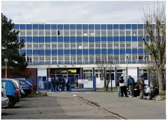  ??  ?? Une enseignant­e du lycée Jean-Rostand souhaite organiser une exposition visible lors des prochaines journées du patrimoine.