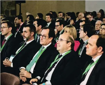  ?? Eduard Comellas ?? La Sala Sant Domènec de la Seu d'Urgell se llenó completame­nte durante las jornadas.