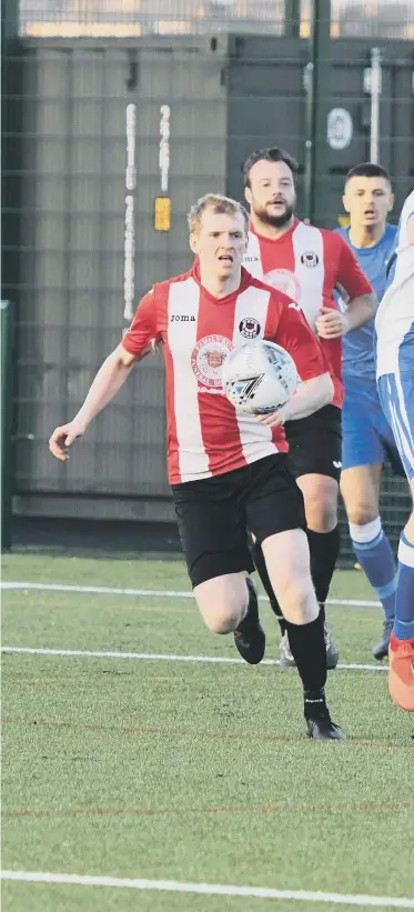  ??  ?? Action from Sunderland West End (red/white) against Easington Colliery (blue/white) at the Ford Sports Hub