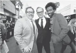  ?? — Gambar Reuters ?? TURUT BERLAKON: (Dari kiri) Jon Favreau, Paul Bettany dan Donald Glover semasa tayangan perdana ‘Solo: A Star Wars Story’ di Los Angeles, Khamis.