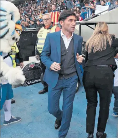  ??  ?? FUE EXPULSADO. Marcelino no acabó el partido contra el Espanyol en el banquillo.