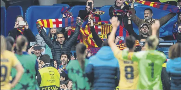  ?? Foto: pere puntí ?? Las jugadoras del Barça celebrando con la afición la victoria en Stamford Bridge el Barça se acercó a la final del 3 de junio en eindhoven, pero queda la vuelta