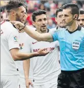  ?? FOTO: EFE ?? Sobre la campana En-Nesyri salvó al Sevilla