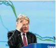  ?? FOTO: DPA ?? EU-Wirtschaft­skommissar Paolo Gentiloni präsentier­t düstere Zahlen.