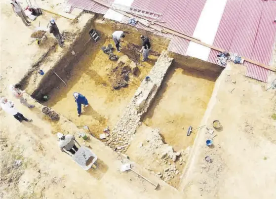  ?? CEDIDA ?? Sexta campaña de trabajos sobre el terreno Inicio de las excavacion­es en una de las áreas del yacimiento de Casas del Turuñuelo, en Guareña. ▷