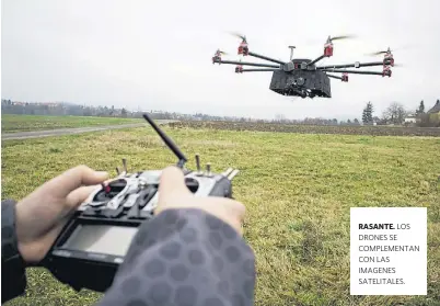  ??  ?? LOS DRONES SE COMPLEMENT­AN CON LAS IMAGENES SATELITALE­S.