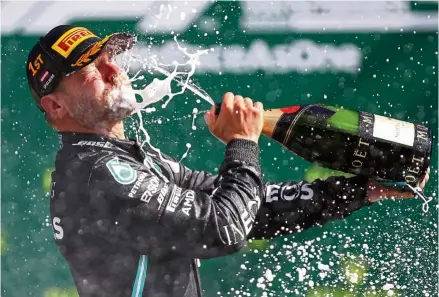  ??  ?? Perfect start: Bottas celebrates after winning the season-opening Austrian Grand Prix. — AFP