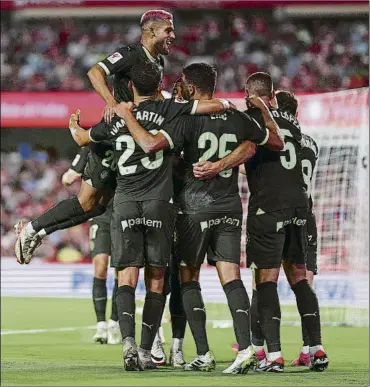  ?? FOTO: GETTY ?? Los jugadores del Girona, terceros en la tabla, se están erigiendo en la gran sorpresa de la presente Liga