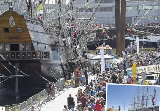  ??  ?? 1. Le galion espagnol El Galeon était très populaire. Certains ont attendu près de trois heures pour y mettre les pieds. 2. Cette femme a pris un moment pour immortalis­er l’un des 38 géants des mers, avant qu’il ne quitte Québec, ce matin. 3. Un peu...