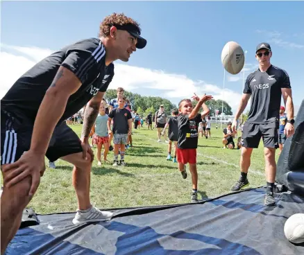  ?? Photo: Mike Lee/ KLC fotos/ World Rugby ?? New Zealand skills and drills community event prior to the HSBC Hamilton Sevens at Fraser Tech RFC on January 19, 2023.