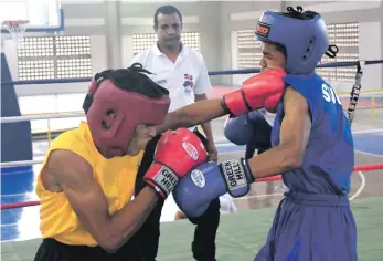  ??  ?? Acción de una pasada pelea en el complejo de boxeo del Centro Olímpico.