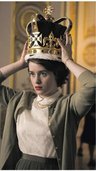  ??  ?? Sitzt! Die Schauspiel­erin Claire Foy verkörpert in der Serie „The Crown“die junge Queen Elizabeth