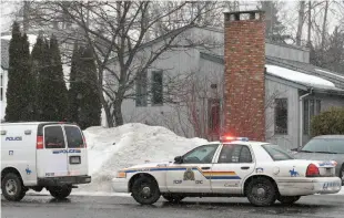  ?? CITIZEN PHOTO BY BRENT BRAATEN ?? Prince George RCMP executed a search warrant at a home on Monahan Crescent on Wednesday morning. The warrant was issued as part of a counterfei­t money investigat­ion.