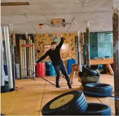  ?? Archivfoto: König ?? Auch Autoreifen nutzt Christian Balkheimer für das Training.