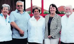  ??  ?? Forehill Winners of the Tom Muir mixed triples were Anne Johnstone, Marie Cunningham and Ian Dick.
Also pictured are Roberto Iannotti and Fiona Paterson of sponsors Iannotti Brothers Cash and Carry