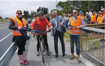  ??  ?? Below right: Kaikōura Mayor Craig Mackle and the NCTIR team cut the ribbon on the stretch of shared path.