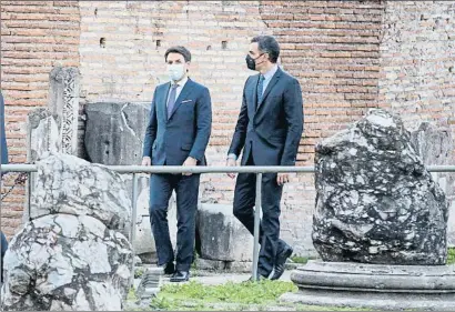  ?? MASSIMO PERCOSSI / EFE ?? Giuseppe Conte y Pedro Sánchez visitaron las ruinas del foro imperal de Roma