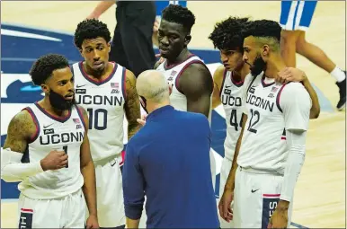  ?? DAVID BUTLER II-USA TODAY SPORTS ?? In this Nov. 25, 2020, file photo, UConn coach Dan Hurley talks to guard R.J. Cole (1), guard Brendan Adams (10), forward Adama Sanogo (middle top), guard Andre Jackson (44) and forward Tyler Polley (12) during a break in the action in a game against Central Connecticu­t State at Gampel Pavilion in Storrs.